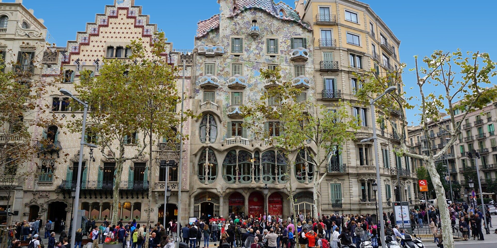 Barcellona, Casa Batlló Barcellona, Casa Batlló sul Passeig de Gràcia – crociera Costa Toscana Mediterraneo occidentale