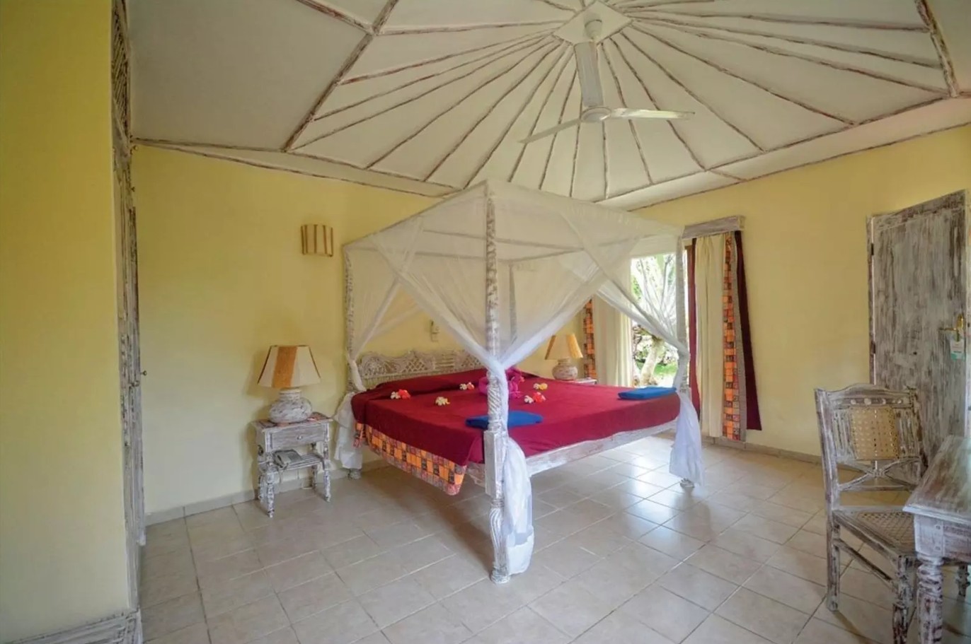 Veraclub Crystal Bay, Kenya: camera del villaggio a Watamu